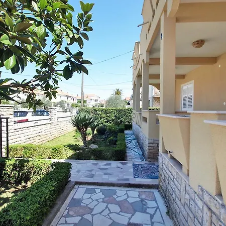 Apartament 11 *